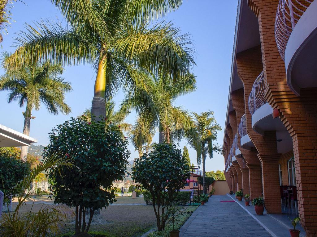 รอยัล ปาล์ม รีสอร์ต Hotel โพคารา ภายนอก รูปภาพ